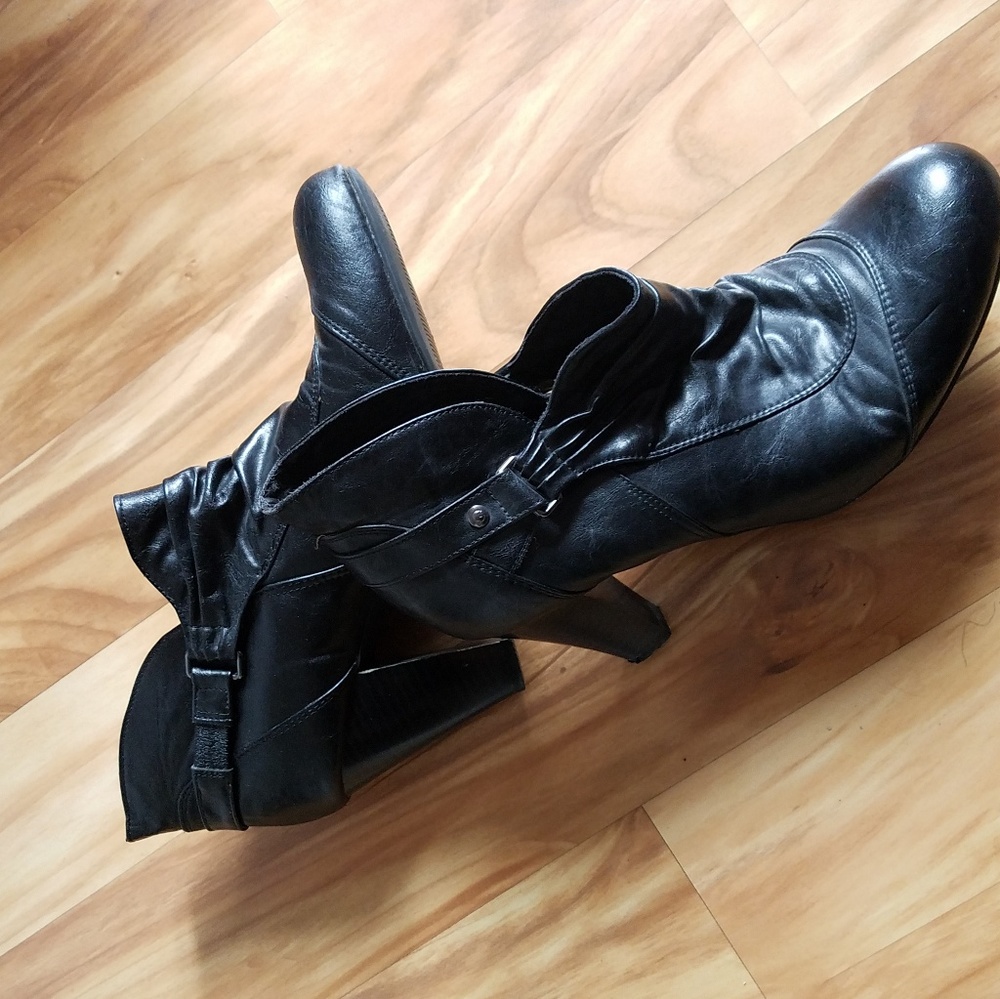 GUESS ankle shoes sz 10